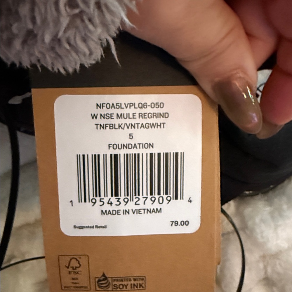 The North Face Black Insulated Slippers - Picture 4 of 4